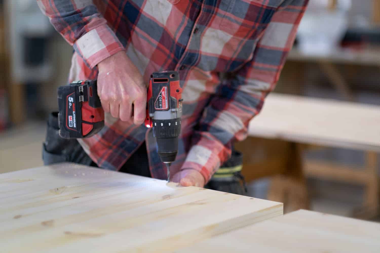 Hantverkare som arbetar med FixBoard